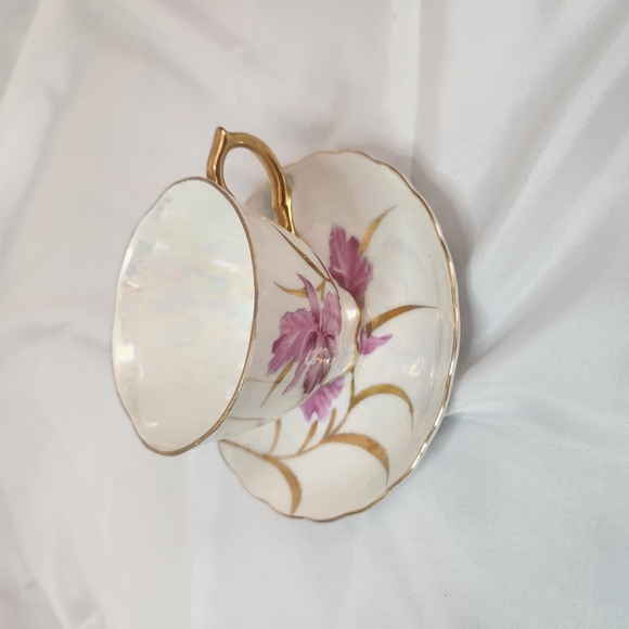 Elegant Floral Porcelain Saucer with Gold Accents - Picture 6 of 8